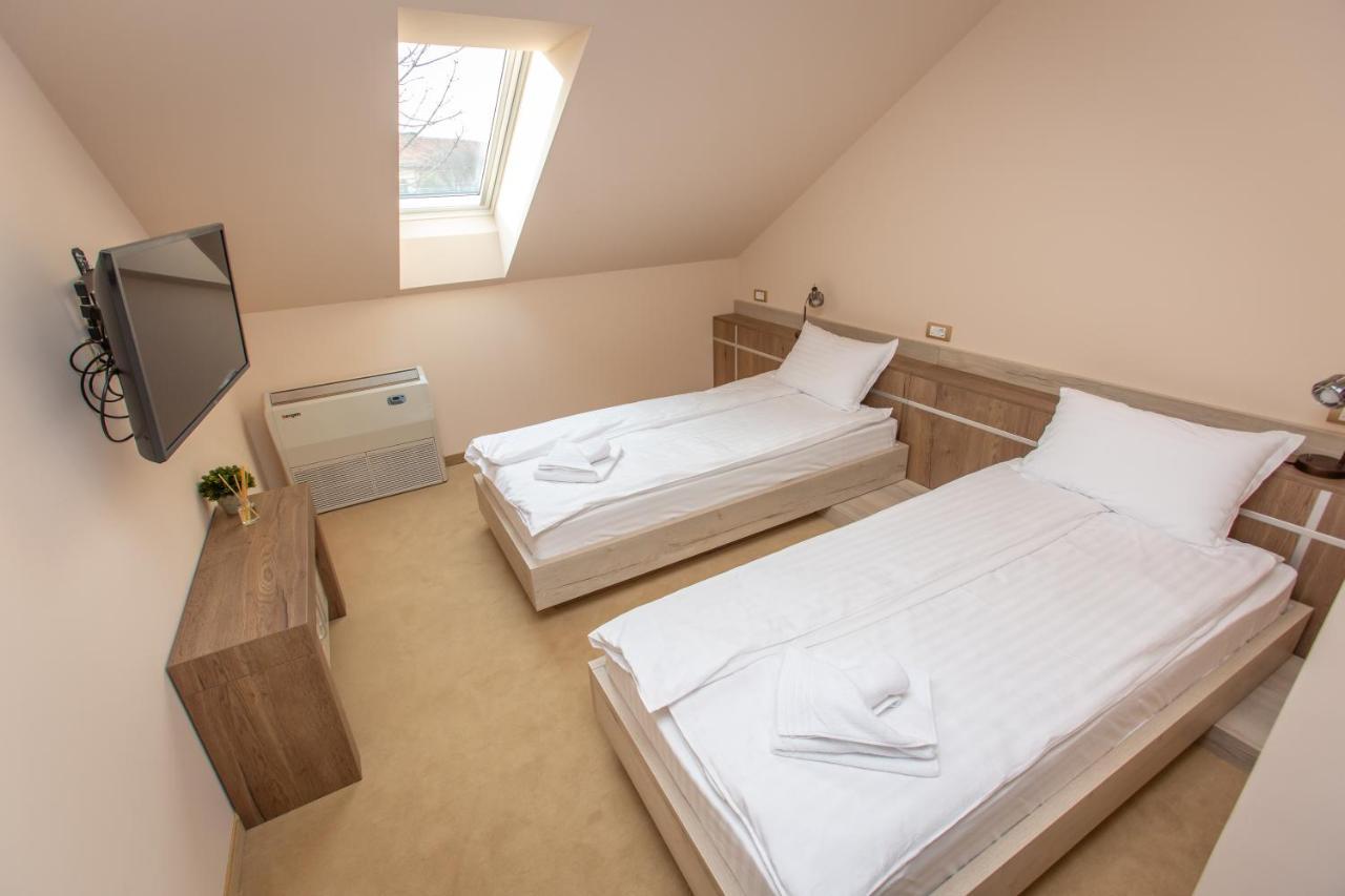 Harizma 013 Aparthotel Kovin Екстериор снимка