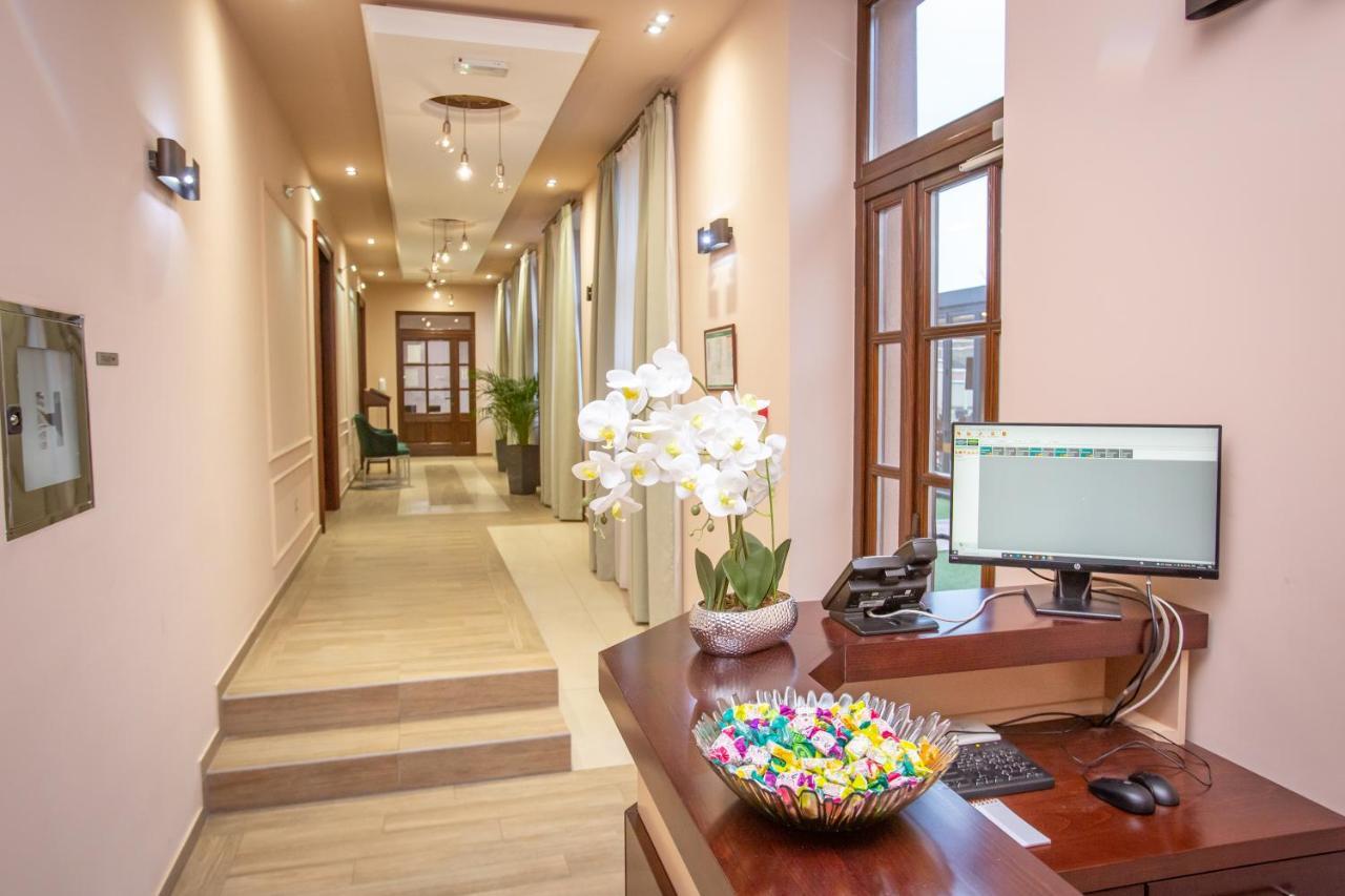 Harizma 013 Aparthotel Kovin Екстериор снимка